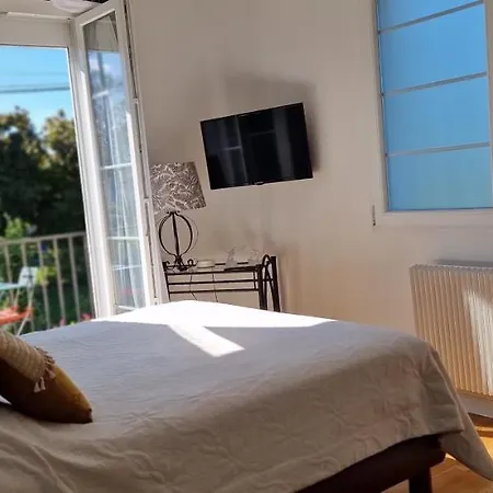 Casa vacanze L'entre Deux Eaux 'maison' Balcon 'et Jardin Reims