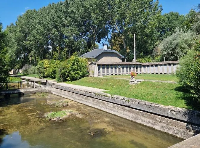 Holiday home L'entre Deux Eaux 'maison' Balcon 'et Jardin Reims